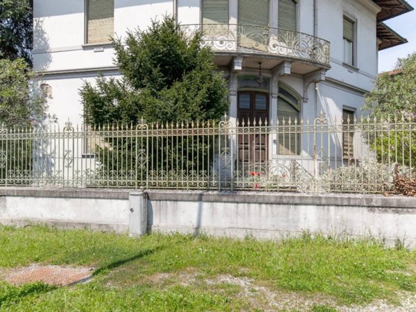 casa indipendente in vendita a Lucca in zona Centro Città