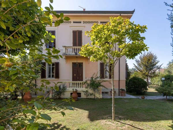 casa indipendente in vendita a Lucca in zona zona Sorbano