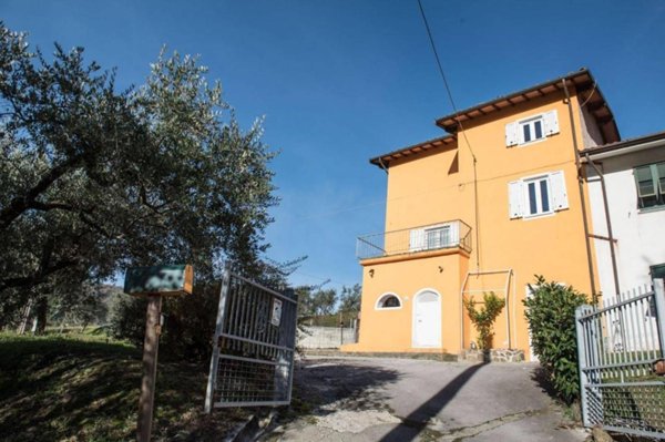 casa indipendente in vendita a Lucca in zona Ponte a Moriano