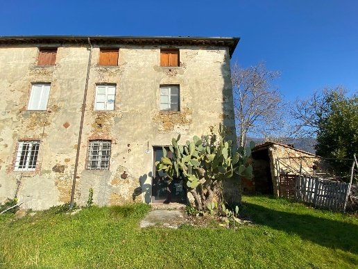 casa indipendente in vendita a Lucca in zona San Quirico di Moriano