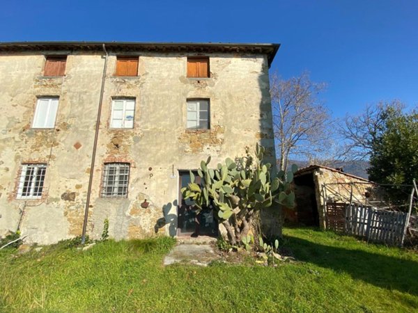 casa indipendente in vendita a Lucca in zona Palmata