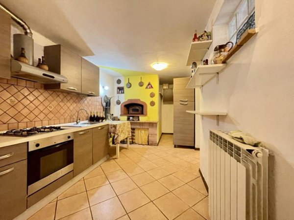 casa indipendente in vendita a Lucca in zona San Cassiano a Vico