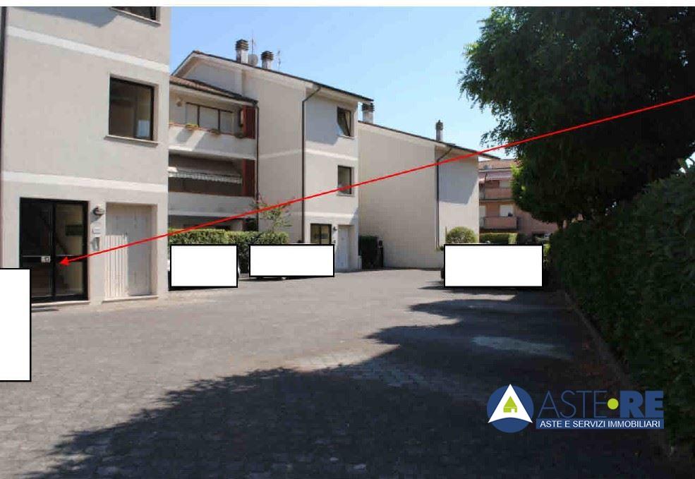 appartamento in vendita a Lucca in zona zona Sorbano
