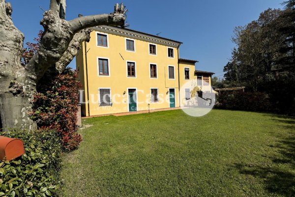 casa indipendente in vendita a Lucca