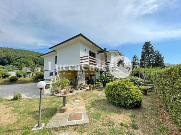 casa indipendente in vendita a Lucca in zona Centro Città