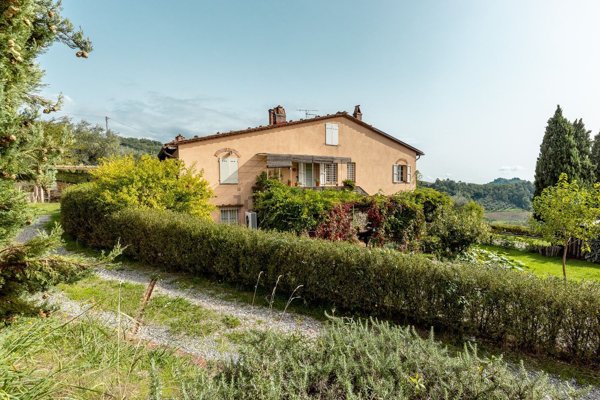 casa indipendente in vendita a Lucca in zona Centro Città