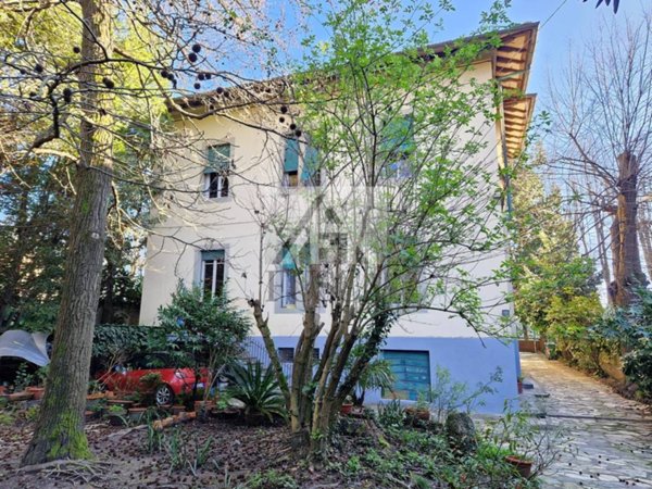 casa indipendente in vendita a Lucca in zona Centro Città