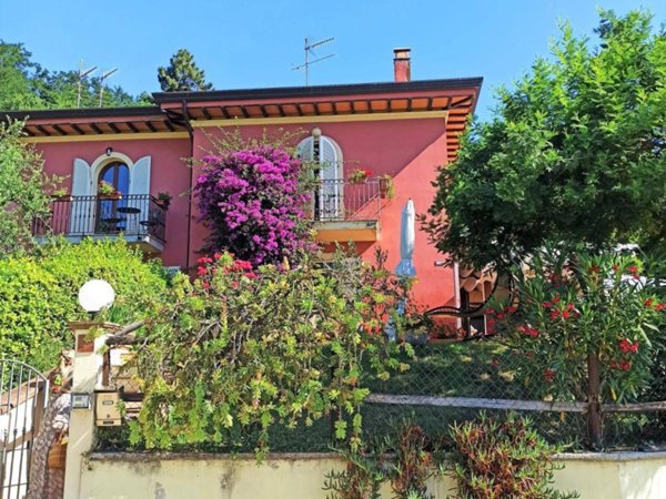 casa indipendente in vendita a Lucca in zona Balbano