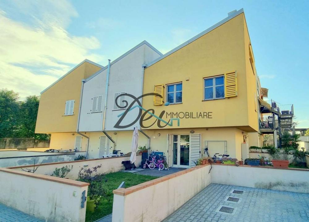 casa indipendente in vendita a Lucca in zona Centro Città
