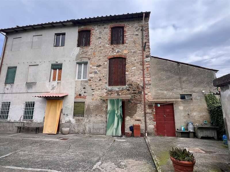 casa indipendente in vendita a Lucca in zona zona Sorbano