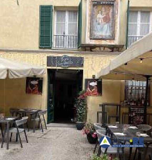 locale commerciale in vendita a Lucca