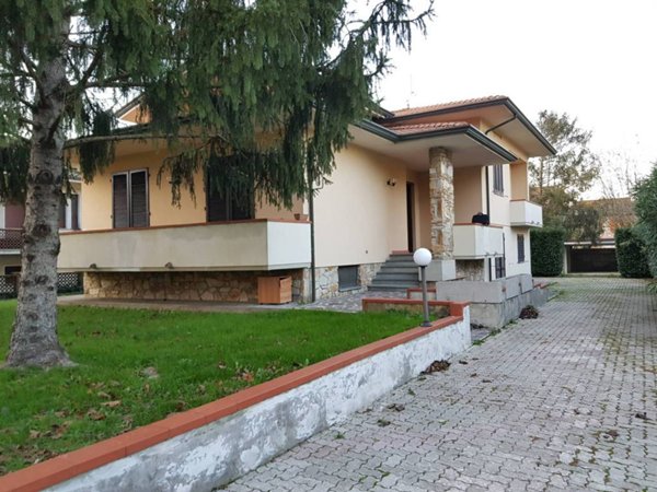 casa indipendente in vendita a Lucca in zona Ponte San Pietro
