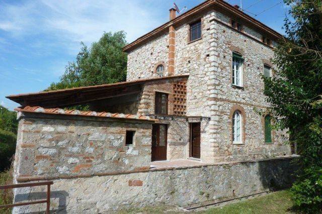 casa indipendente in vendita a Lucca in zona Balbano