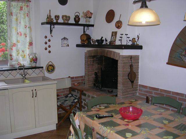 casa indipendente in vendita a Lucca in zona Nozzano