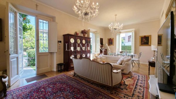 casa indipendente in vendita a Lucca in zona Centro Città