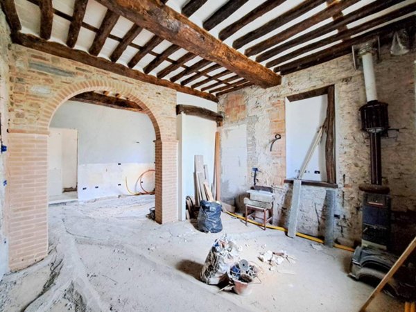 casa indipendente in vendita a Lucca in zona Arliano