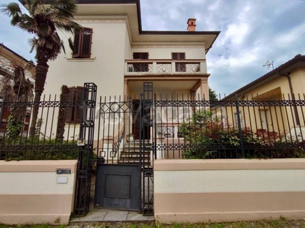 casa indipendente in vendita a Lucca in zona Sant'Anna