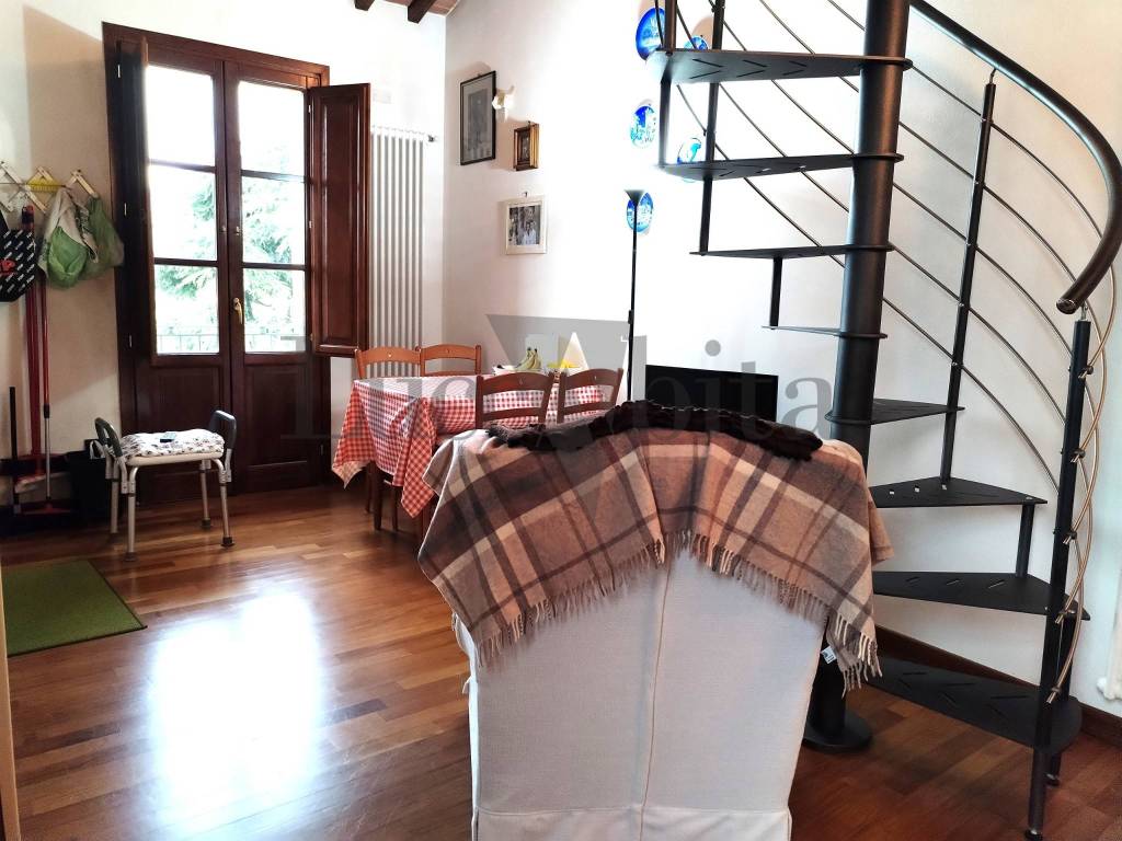 casa indipendente in vendita a Lucca in zona San Cassiano a Vico
