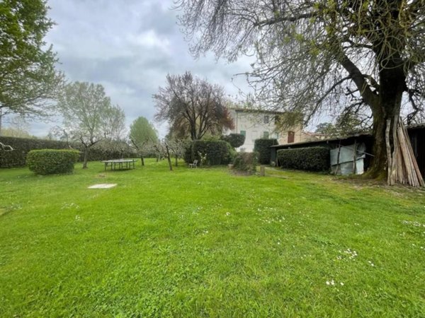 casa indipendente in vendita a Lucca in zona zona Sorbano