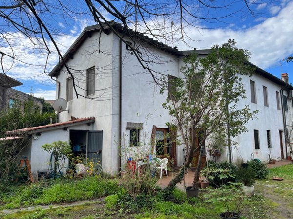 casa indipendente in vendita a Lucca in zona zona San Marco