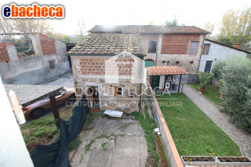 casa indipendente in vendita a Lucca in zona zona Mugnano