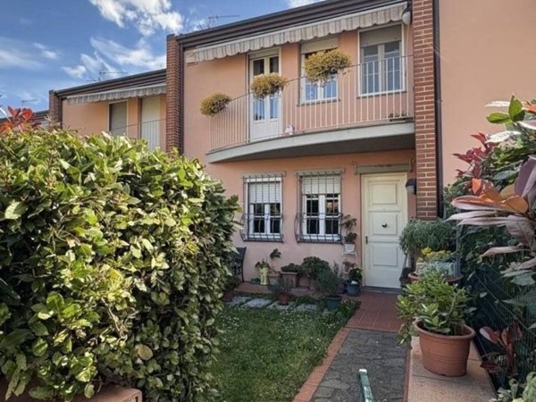 casa indipendente in vendita a Lucca in zona zona SS. Annunziata