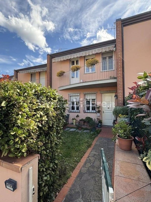 casa indipendente in vendita a Lucca in zona zona SS. Annunziata