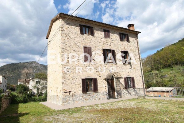 casa indipendente in vendita a Lucca in zona Santa Maria del Giudice