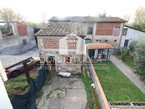 casa indipendente in vendita a Lucca in zona zona Mugnano