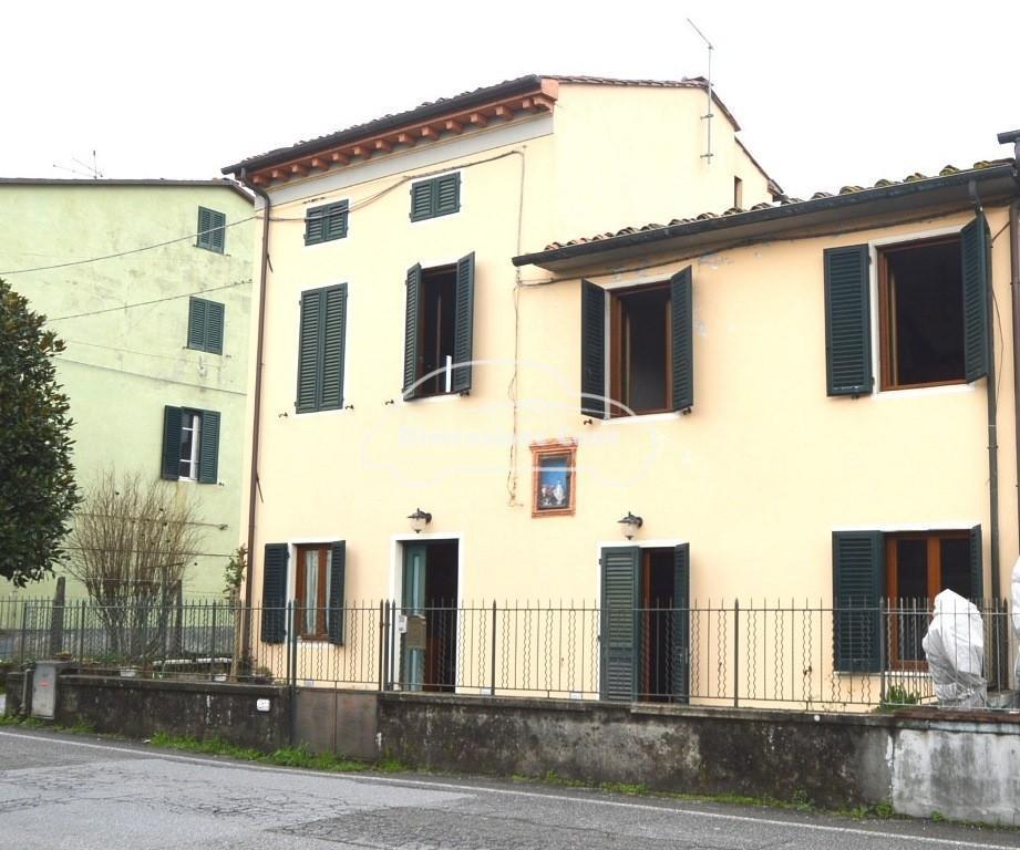 casa indipendente in vendita a Lucca in zona Centro Città