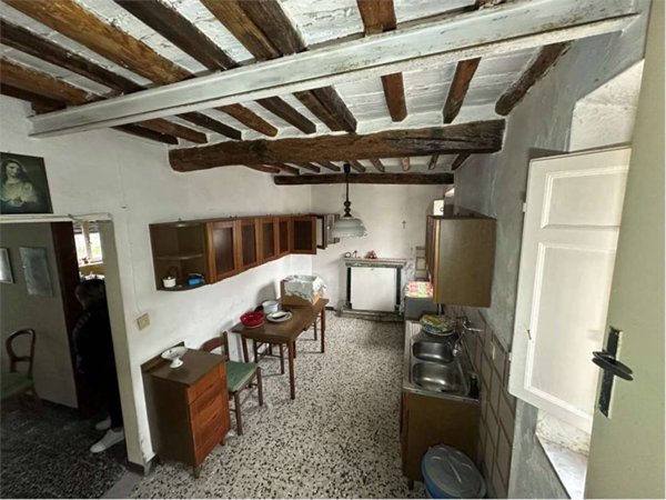 casa indipendente in vendita a Lucca in zona Picciorana