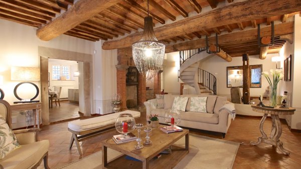 casa indipendente in vendita a Lucca in zona Centro Città