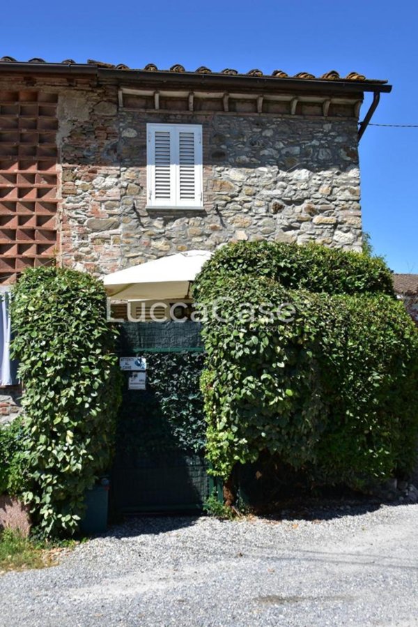 casa indipendente in vendita a Lucca in zona Centro Città
