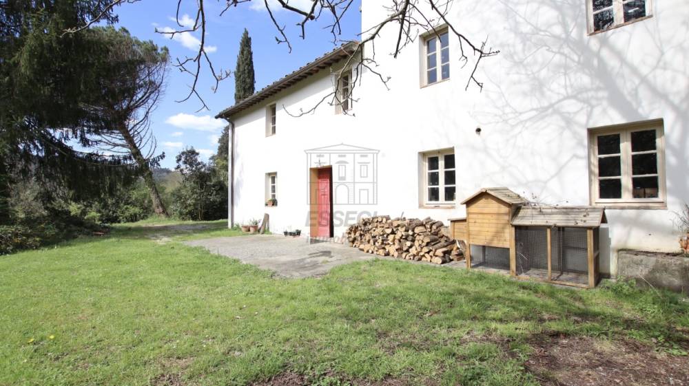 casa indipendente in vendita a Lucca in zona Cappella
