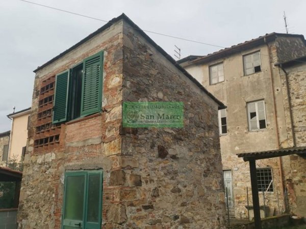 casa indipendente in vendita a Lucca in zona zona Mugnano
