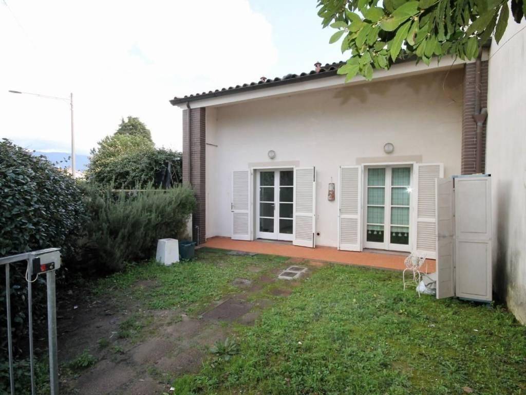 casa indipendente in vendita a Lucca in zona zona SS. Annunziata