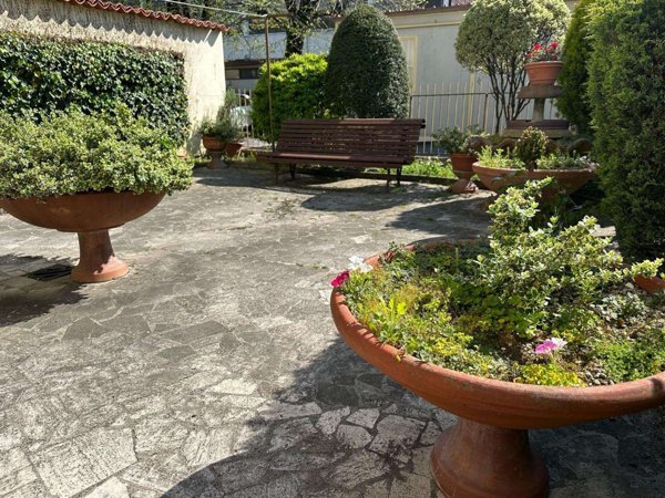 intera palazzina in vendita a Lucca in zona Sant'Anna