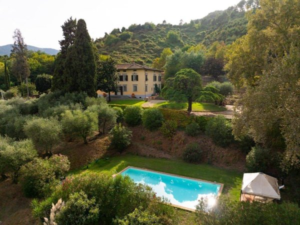 casa indipendente in vendita a Lucca in zona Fagnano