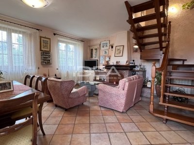 casa indipendente in vendita a Lucca in zona Centro Città