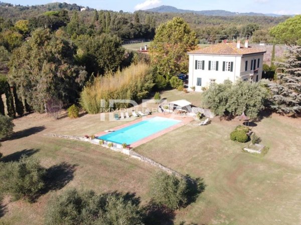 casa indipendente in vendita a Lucca in zona Monte San Quirico