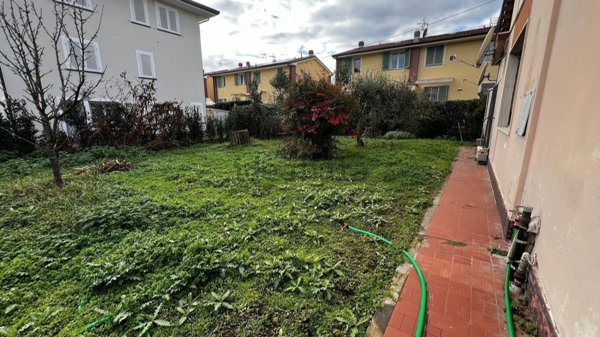 casa indipendente in vendita a Lucca in zona Sant'Anna