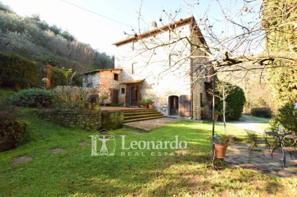 casa indipendente in vendita a Lucca in zona Cerasomma