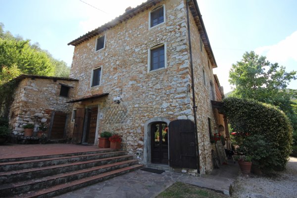 casa indipendente in vendita a Lucca