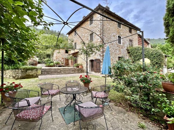 casa indipendente in vendita a Lucca in zona Cerasomma