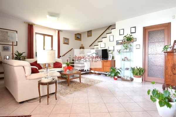 casa indipendente in vendita a Lucca in zona Balbano