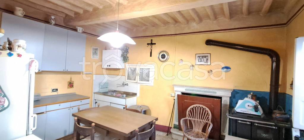casa indipendente in vendita a Lucca in zona Aquilea