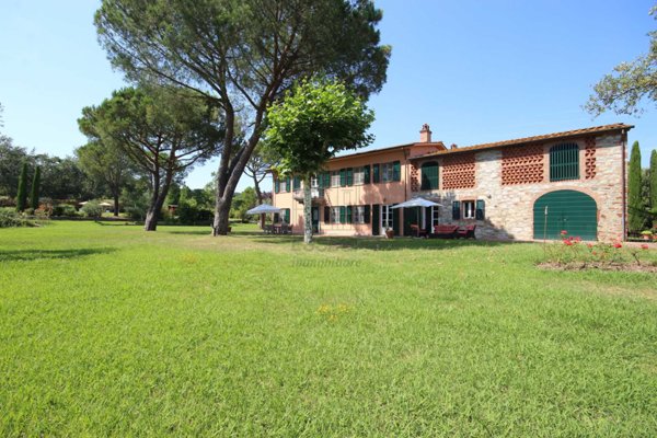 casa indipendente in vendita a Lucca in zona Centro Città