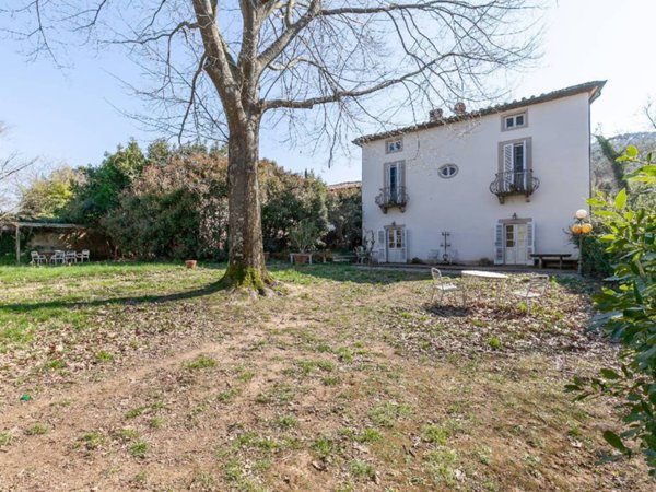 casa indipendente in vendita a Lucca in zona San Lorenzo a Vaccoli