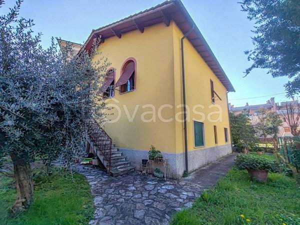 casa indipendente in vendita a Lucca in zona zona Arancio