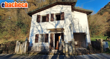 casa indipendente in vendita a Lucca in zona Piaggione